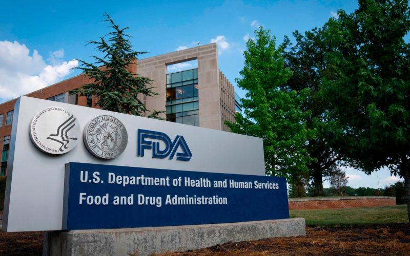 قرار مفاجئ من FDA.. حظر مزيل الاحتقان الشائع في أدوية البرد