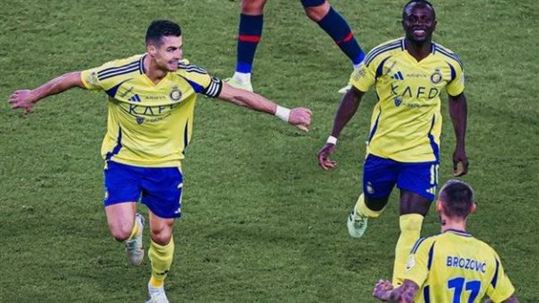 ثنائية رونالدو تقود النصر السعودي للفوز على ضمك بالدوري