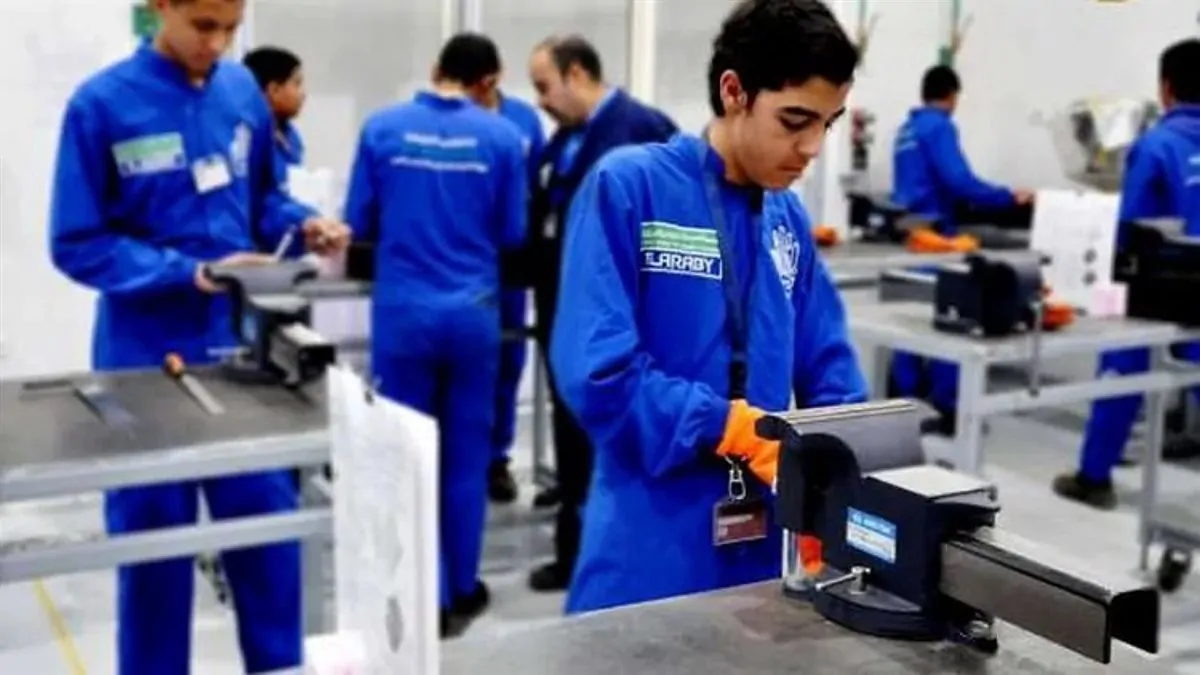 لو نفسك تشتغل بعد التخرج.. شروط التقديم في مدارس الكهرباء لطلاب الشهادة الإعدادية العامة والأزهرية 2025