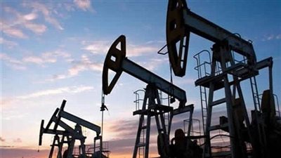 النفط يقفز 2%.. برنت عند 87.45 دولارًا وغرب تكساس 83.10 بعد صفقة أمريكية أوروبية