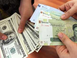 تراجع الريال الإيراني بعد تحركات أوروبية لإعادة فرض العقوبات