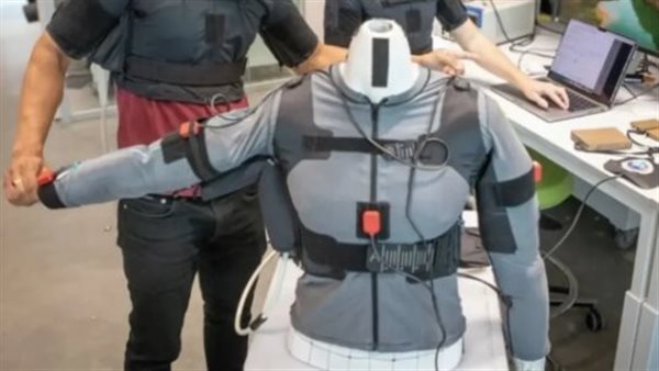 فريق بـ”جامعة هارفارد” يطور سترة روبوتية تستجيب للحركات وتدعم ضعف الأطراف العلوية