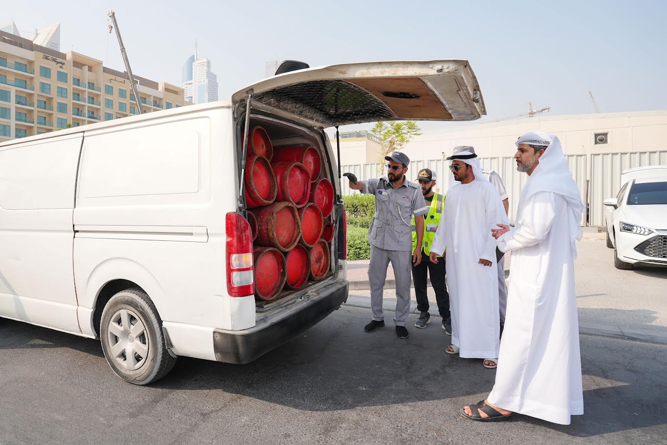 “طرق دبي” تحرر 1098 مخالفة لمركبات نشاط توزيع أسطوانات الغاز المنزلي