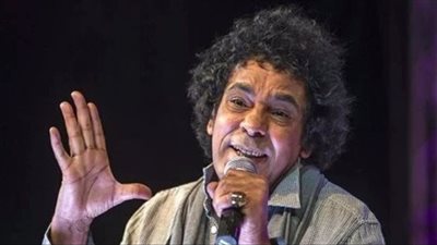 بعد تعرضه لوعكة صحية وسفره لألمانيا.. تطورات الحالة الصحية لـ محمد منير