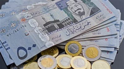الريال السعودي يواصل تذبذبه أمام الجنيه.. قراءة في تحركات السوق