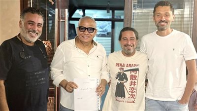 بـ ميزانية كبيرة.. كريم محمود عبد العزيز يتعاقد على فيلم احنا والقمر جيران تأليف تامر حبيب