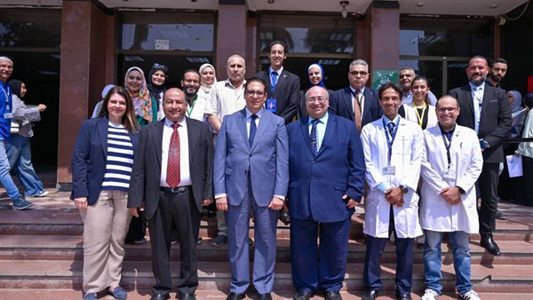 بدء توقيع الكشف الطبى على الطلاب الجدد بجامعة القاهرة بمستشفى الطلبة