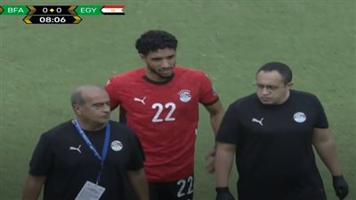 عمر مرموش يغادر مباراة مصر وبوركينا فاسو بسبب الإصابة ومشاركة أسامة فيصل