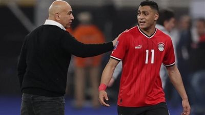 كواليس جلسة حسام حسن مع مصطفى محمد خلال العودة من بوركينا فاسو