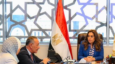 وزيرة التنمية المحلية والقائم بأعمال وزير البيئة تلتقي الرئيس التنفيذي لهيئة المتحف المصري الكبير لبحث مختلف الجوانب البيئية للمتحف