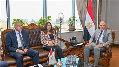 التعاون مع وزارة الري والمحافظات في التصدي بكل حزم لأي تعديات على المجاري المائية