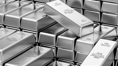 الفضة تقترب من قمتها التاريخية.. صعود استثماري وصناعي مدفوع بضعف الدولار وشح المعروض