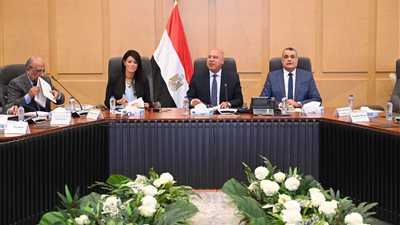 وزير الصناعة والنقل يترأس الاجتماع الثلاثين للمجموعة الوزارية للتنمية الصناعية