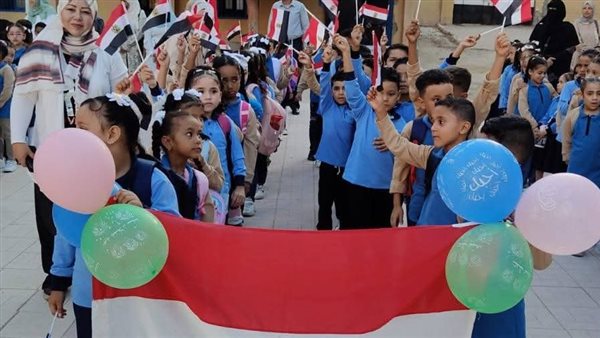 استقبلنا الطلاب في أول يوم دراسة بالأغاني الوطنية