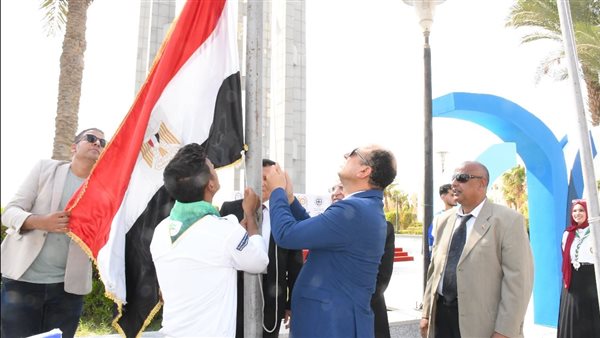 جامعة حلوان تحتفل بانطلاق العام الجامعي الجديد برفع علم مصر