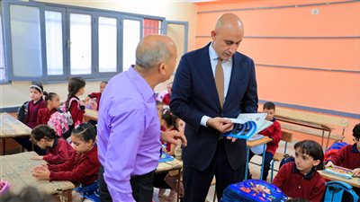 مهنة التدريس “أم المهن” لأن المعلم هو المسئول الأول عن وضع الطلاب على مسارات المهن المختلفة