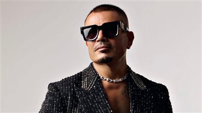 أغنية بابا لـ عمرو دياب تحقق 100 مليون مشاهدة وتتصدر تريند يوتيوب لشهرين