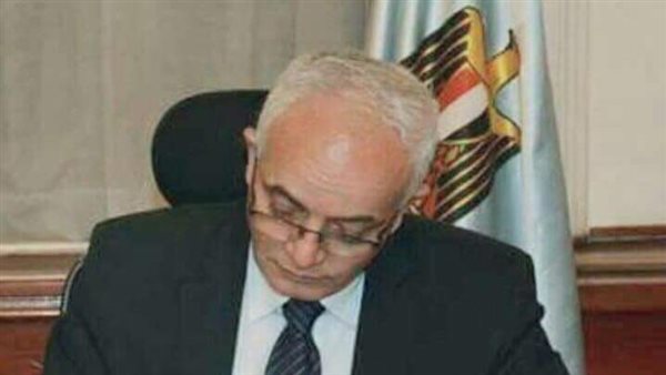 وزير التعليم السابق مدافعا عن “هاني عنتر”: إنسان ومحبوب من المعلمين