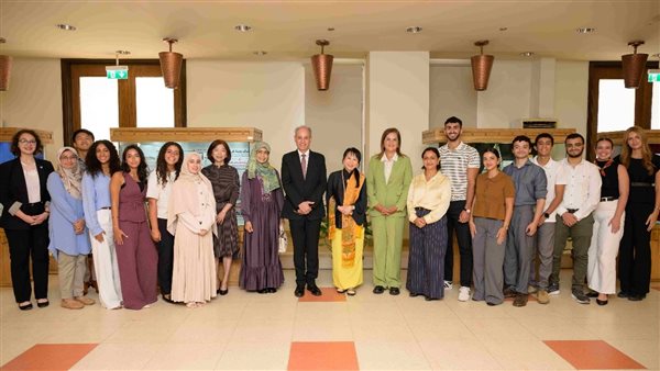 سيدة سنغافورة الأولى تزور حرم الجامعة الأمريكية بالقاهرة الجديدة