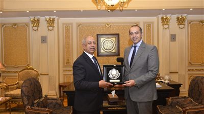 المستشار محمود فوزي يستقبل رئيس الأكاديمية العربية للعلوم والتكنولوجيا والنقل البحري بشأن التعاون البحثي والأكاديمي وتطوير الكفاءات