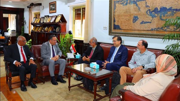 رئيس جامعة الإسكندرية يبحث تعزيز التعاون الأكاديمي والبحثي مع وفد جامعة فرجينيا تك الأمريكية