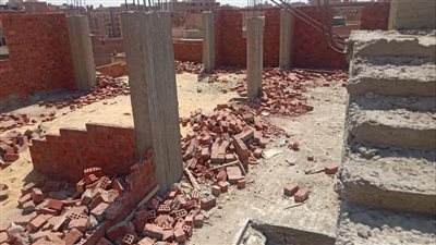 إزالة أدوار مخالفة في ٣ عقارات بأحياء السلام أول وعين شمس بالقاهرة والهرم بالجيزة