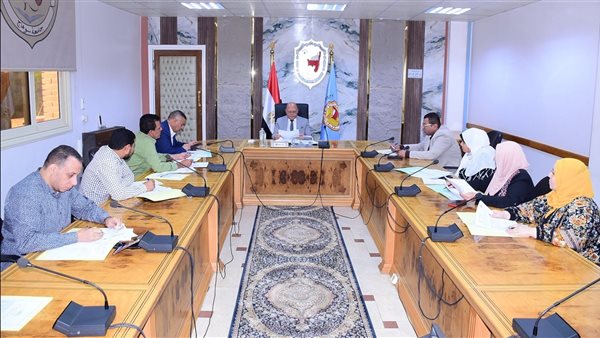 رئيس جامعة سوهاج يجتمع بمجلس إدارة المدن الجامعية ويحدد آليات تسكين الطلاب الجدد