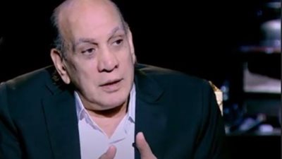 بكمل علاج بالمنزل.. منير مكرم يكشف عن تطورات حالته الصحية