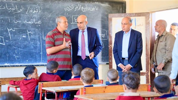 بسبب فيديو.. “عبداللطيف” يزور مدرسة بتونة الجبل ويوجه بتوفير معلمين وتجديد المقاعد