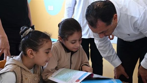رئيس الوزراء يتفقد مدرسة الشهيد سامح طاحون الابتدائية بقرية شمّا بالمنوفية