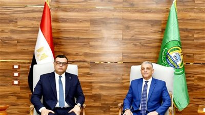 وزير الإسكان يوجه باستمرار التنسيق بشأن مشروعات مياه الشرب والصرف الصحي في نطاق محافظة الإسماعيلية