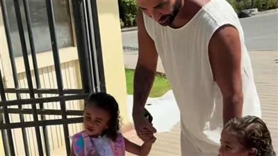 بيوصلهم المدرسة.. أحمد سعد يخطف الأنظار رفقة بناته
