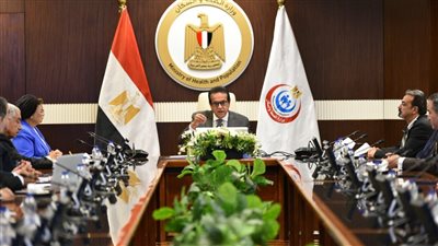 وزير الصحة يبحث مع غرفة مقدمي خدمات الرعاية الصحية بالقطاع الخاص ضوابط الحالات الطارئة والولادات القيصرية