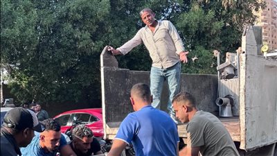 محافظة الجيزة تضبط 3 أطنان برجر وسجق وعجينة كفتة ودهون حيوانية غير صالحة للاستهلاك الآدمي