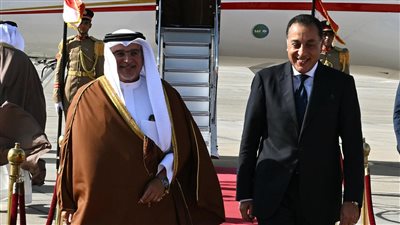استقبال رسمي حافل بالقاهرة.. رئيس الوزراء يستقبل ولي عهد البحرين بمطار القاهرة الدولي