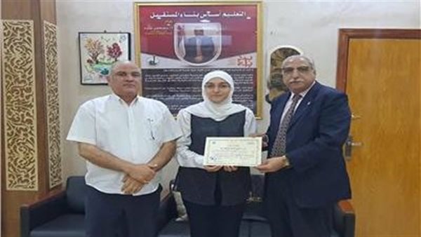 تعليم القليوبية يكرم الفائزة بجائزة الدولة للمبدع الصغير في «التأليف المسرحي»