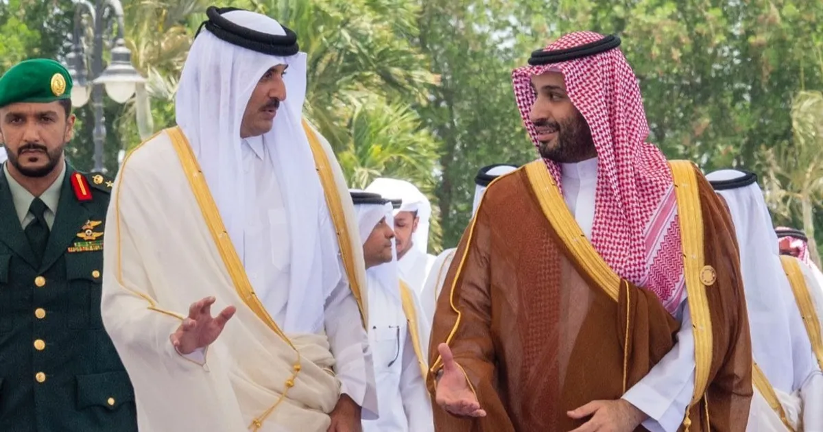 ولي العهد السعودي لأمير قطر: المملكة تضع إمكاناتها لمساندتكم