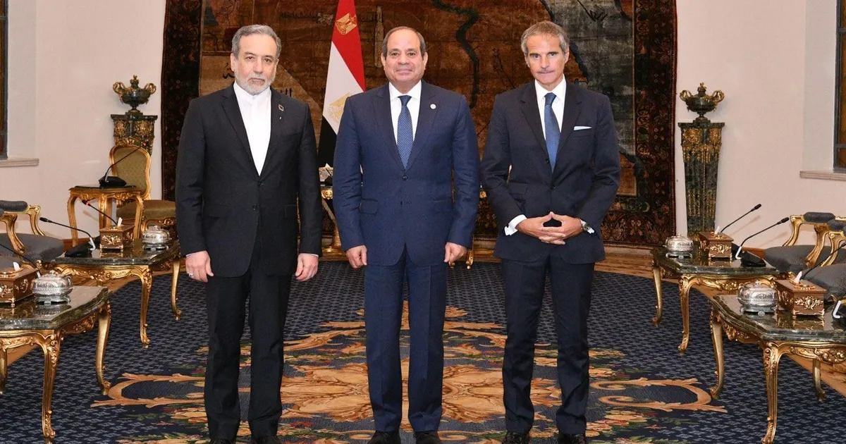 إيران والطاقة الذرية توقعان بالقاهرة اتفاقا لاستئناف التعاون