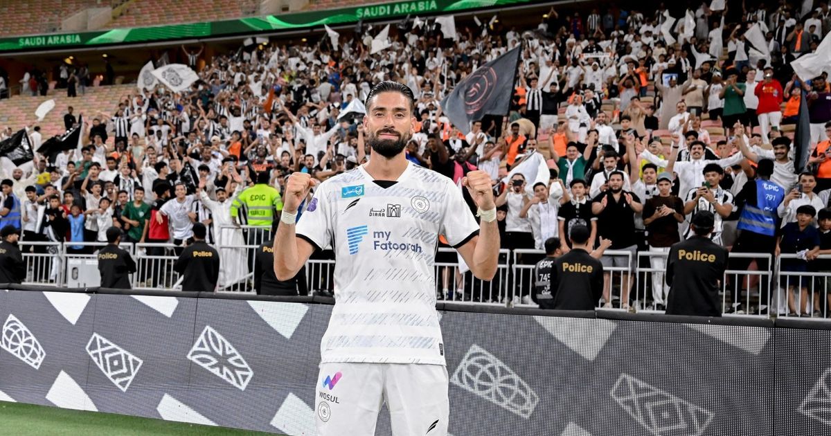 آخرها بشكتاش.. كاراسكو يرفض “5 عروض” ويقرر البقاء مع الشباب