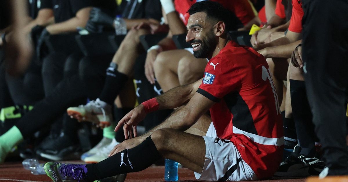محمد صلاح ينشر صورة “فيلم ثقافي” من معسكر منتخب مصر