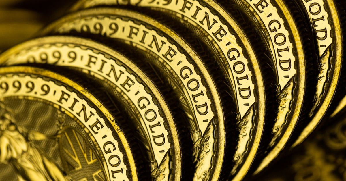 سعر الذهب قرب مستوى قياسي مع تقييم المتداولين لمستقبل الفيدرالي