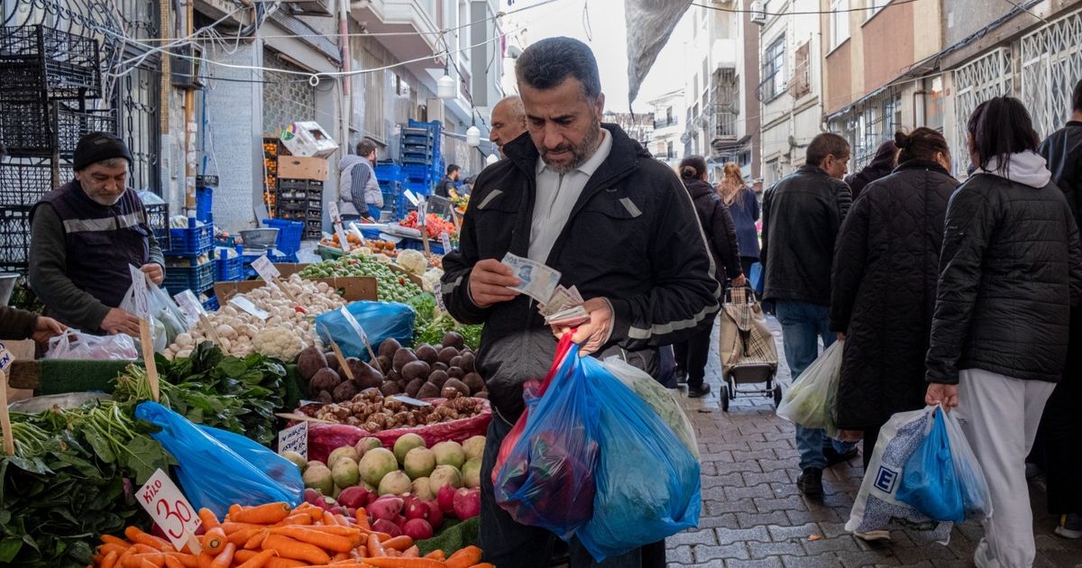 تركيا تخفض توقعات النمو وتبقي الأولوية لمكافحة التضخم