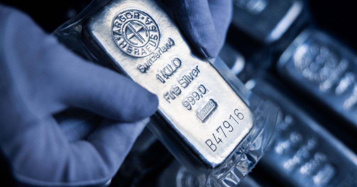 الفضة تنافس الذهب.. ملاذ آمن جديد في عيون المصريين