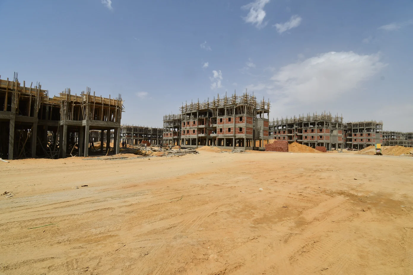فرصة ذهبية للملايين.. الإسكان تفاجئ الجميع بطرح قطع أراضي جديدة في 20 مدينة