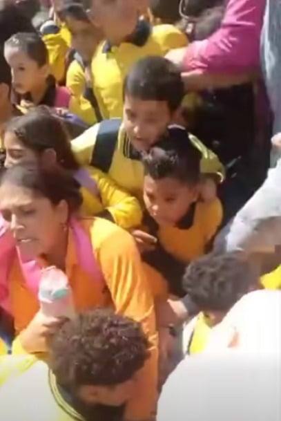 فيديو تدافع طلاب مدرسة طلعت حرب الجديدة بحدائق أكتوبر