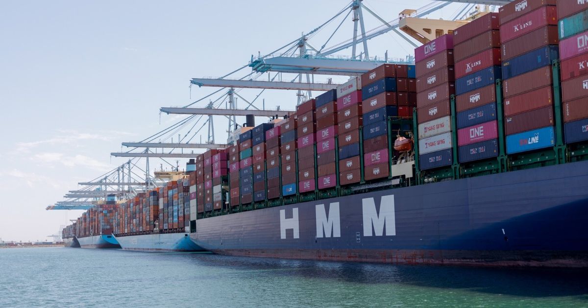 الاقتصاد الفاتر يبدو حسناً بعدما تمكن من تجنب الكوارث المتوقعة