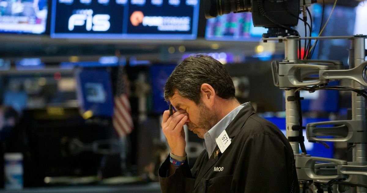 موقف ترمب المتشدد من الصين يسقط الأسواق في مستنقع الخسائر