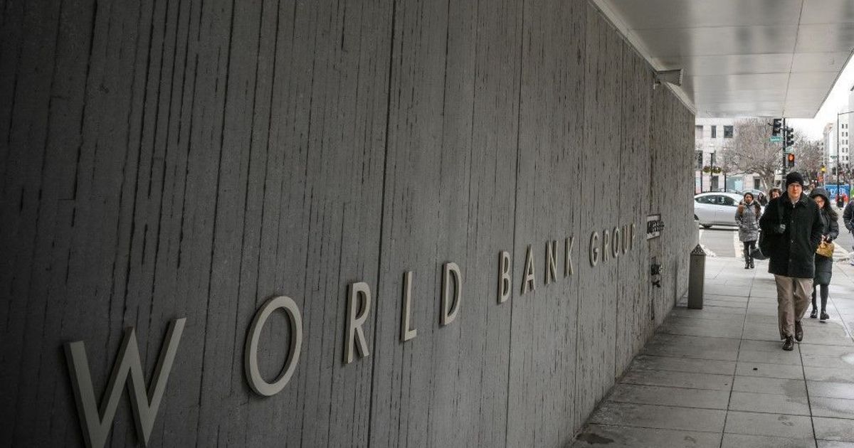 النفط يدفع البنك الدولي لرفع توقعاته لنمو المنطقة هذا العام