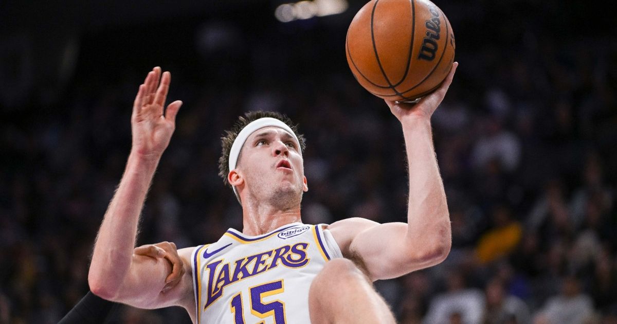 ريفز يسجل أكبر رصيد نقاط في مسيرته ليمنح ليكرز الانتصار