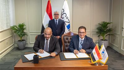 باستثمارات 4.5 مليون دولار .. رئيس اقتصادية قناة السويس يشهد توقيع عقد مشروع شركة بيمك إيميجينغ للتكنولوجيا الطبية